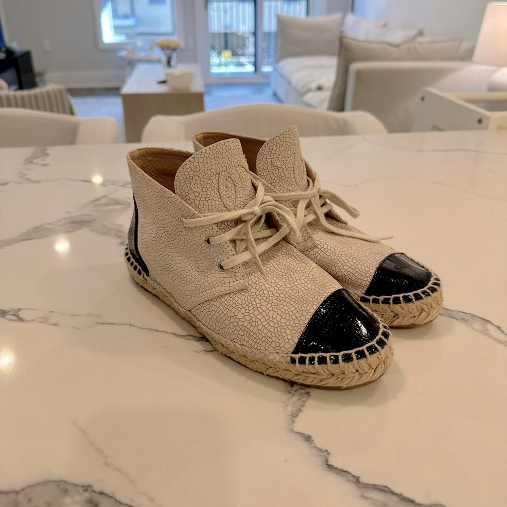 AUTHENTIC CHANEL BEIGE LEATHER CAP TOE LACE UP ANKLE ESPADRILLE SNEAKERS